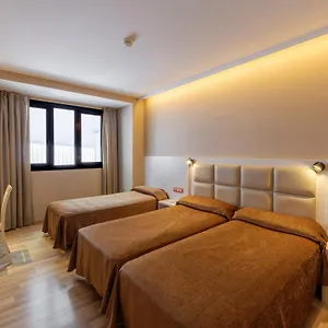 House 3*, Barcelona Espanha